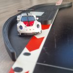 Boxengasse (THE FIRST ONE) mit Reifenreinigungsfunktion kompatibel mit Carrera HYBRID, schwarz