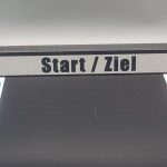 Start-Ziel-Brücke kompatibel mit Carrera HYBRID Bahnen