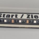 Start-Ziel-Brücke kompatibel mit Carrera HYBRID Bahnen
