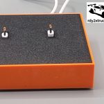 Ladedock V3 für 2 Carrera HYBRID Fahrzeuge auch Ford und BMW, inkl. 2 USB-Kabel, verschiedene Farben