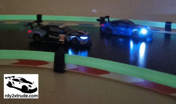 GLOW in the DARK Leitplanken kompatibel zu Carrera Hybrid System, einreihig, verschiedene Ausführungen